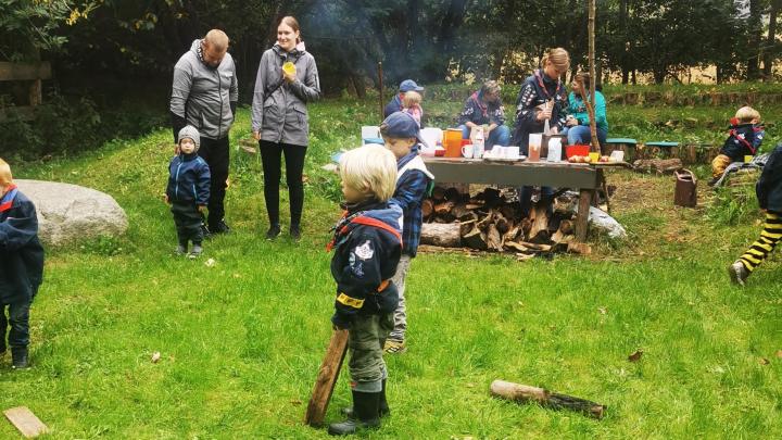 Hygge og aktiviteter ved bålet